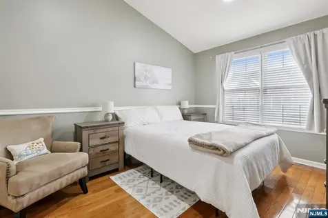 273 Roslyn Court West New York NJ 07093