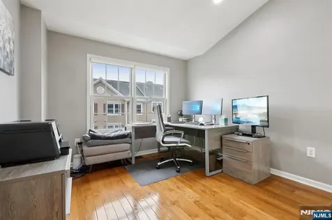 273 Roslyn Court West New York NJ 07093