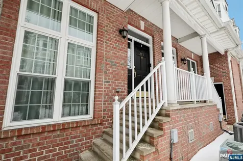 273 Roslyn Court West New York NJ 07093