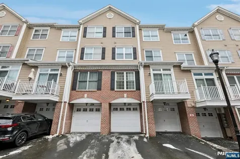 273 Roslyn Court West New York NJ 07093