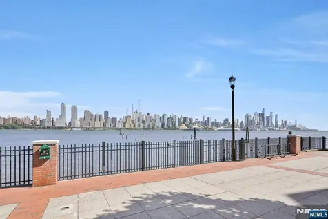 273 Roslyn Court West New York NJ 07093