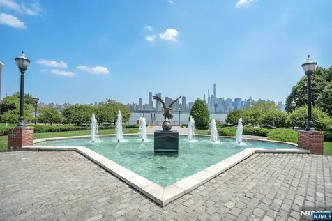 273 Roslyn Court West New York NJ 07093
