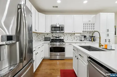 273 Roslyn Court West New York NJ 07093
