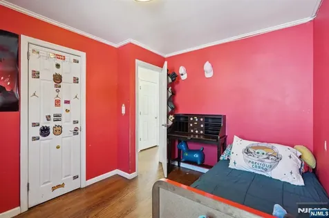 84 Richmond Street Lodi NJ 07644