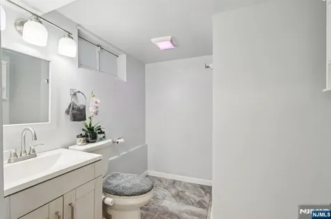 84 Richmond Street Lodi NJ 07644