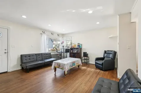 84 Richmond Street Lodi NJ 07644