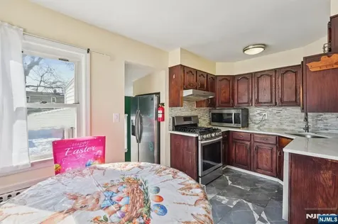 84 Richmond Street Lodi NJ 07644