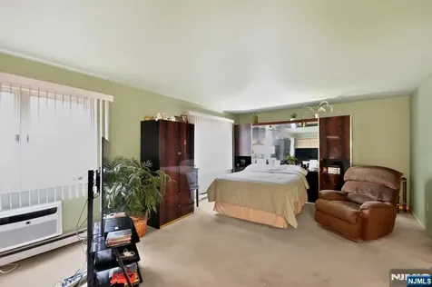 776 N 6th Street Newark NJ 07114