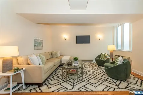 10 Smith Manor Boulevard West Orange NJ 07052