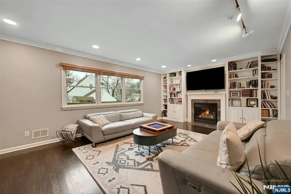 288 Schley Place Teaneck NJ 07666