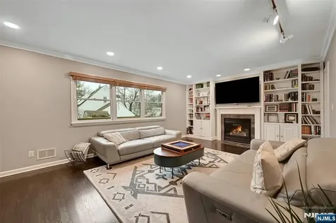 288 Schley Place Teaneck NJ 07666