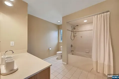288 Schley Place Teaneck NJ 07666