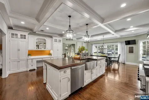 36 Clearwater Drive Ho-ho-kus NJ 07423