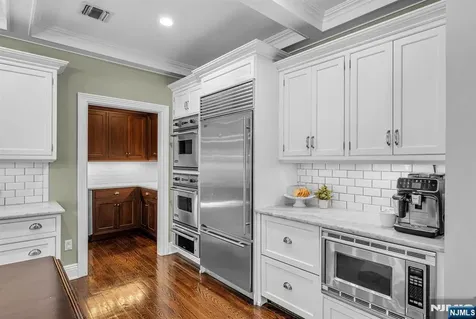 36 Clearwater Drive Ho-ho-kus NJ 07423