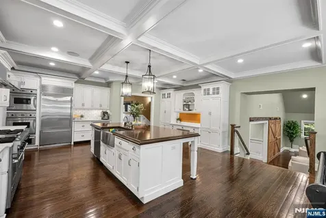 36 Clearwater Drive Ho-ho-kus NJ 07423