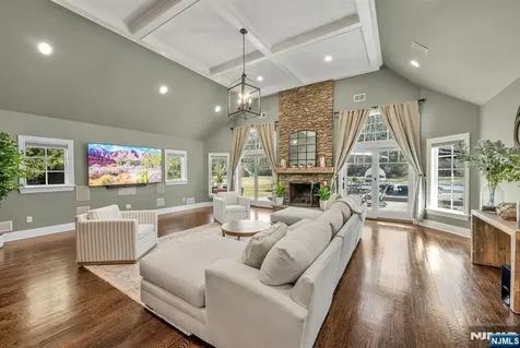 36 Clearwater Drive Ho-ho-kus NJ 07423