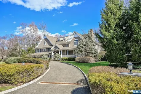 36 Clearwater Drive Ho-ho-kus NJ 07423