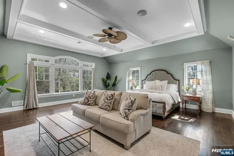 36 Clearwater Drive Ho-ho-kus NJ 07423