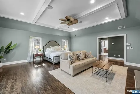 36 Clearwater Drive Ho-ho-kus NJ 07423