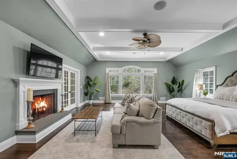 36 Clearwater Drive Ho-ho-kus NJ 07423