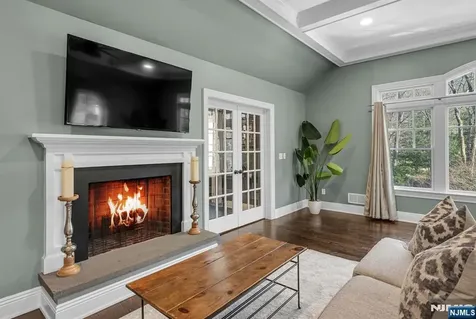 36 Clearwater Drive Ho-ho-kus NJ 07423