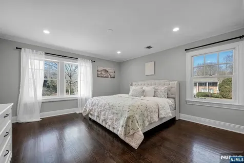 36 Clearwater Drive Ho-ho-kus NJ 07423