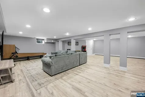 36 Clearwater Drive Ho-ho-kus NJ 07423