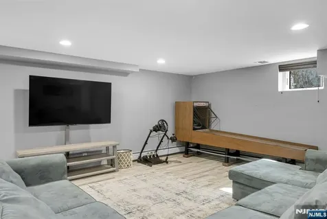 36 Clearwater Drive Ho-ho-kus NJ 07423