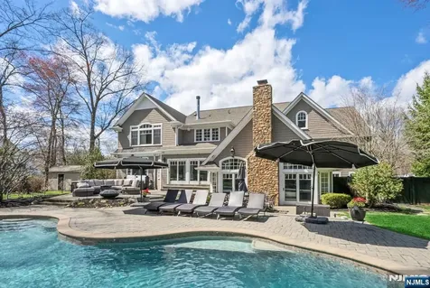 36 Clearwater Drive Ho-ho-kus NJ 07423