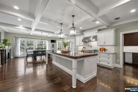 36 Clearwater Drive Ho-ho-kus NJ 07423