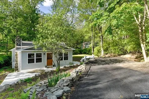 39 Old Road Ringwood NJ 07456