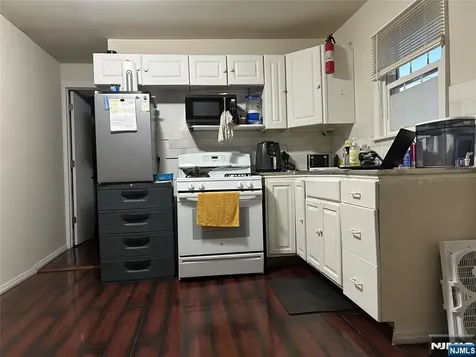 40 Poplar Lodi NJ 07644