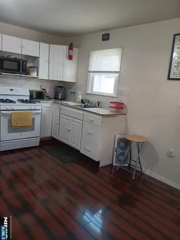 40 Poplar Lodi NJ 07644