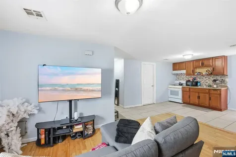38 Mapes Avenue Newark NJ 07112