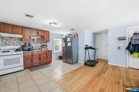 38 Mapes Avenue Newark NJ 07112