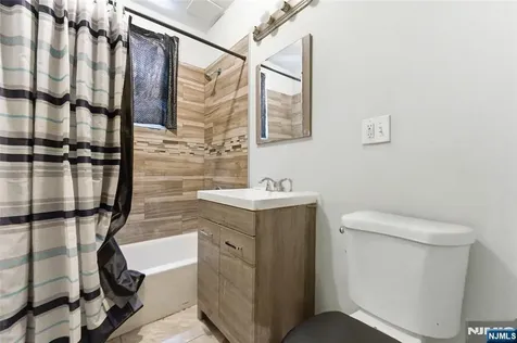 34 Leo Place Newark NJ 07108