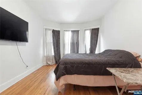 34 Leo Place Newark NJ 07108