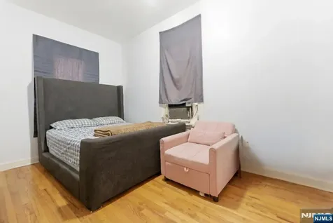 34 Leo Place Newark NJ 07108