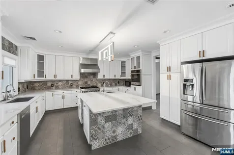 99 Ogle Road Old Tappan NJ 07675