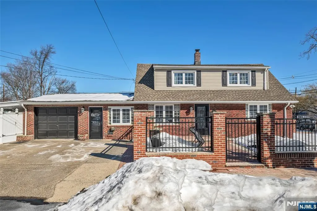15 Furrey Place Paterson NJ 07522