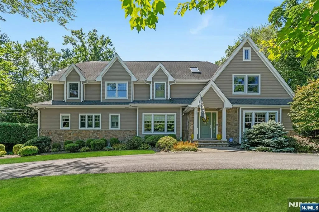 7 Deerhill Drive Ho-ho-kus NJ 07423