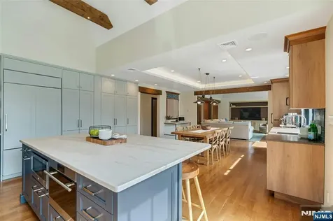 7 Deerhill Drive Ho-ho-kus NJ 07423