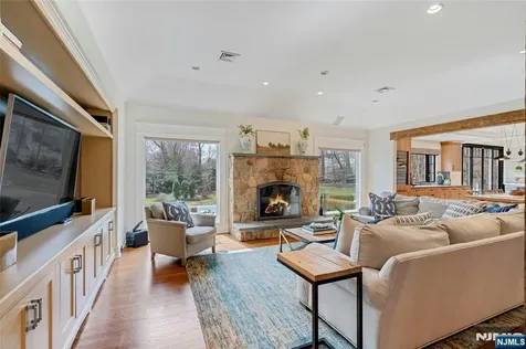 7 Deerhill Drive Ho-ho-kus NJ 07423