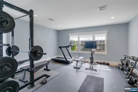 7 Deerhill Drive Ho-ho-kus NJ 07423