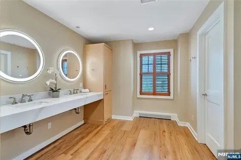 7 Deerhill Drive Ho-ho-kus NJ 07423