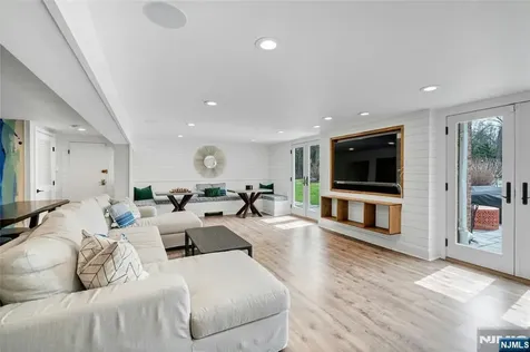 7 Deerhill Drive Ho-ho-kus NJ 07423