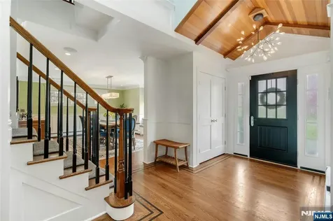 7 Deerhill Drive Ho-ho-kus NJ 07423