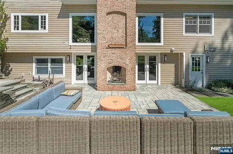7 Deerhill Drive Ho-ho-kus NJ 07423