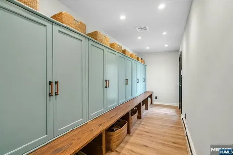 7 Deerhill Drive Ho-ho-kus NJ 07423