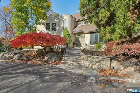 707 Horseshoe Trail Franklin Lakes NJ 07417